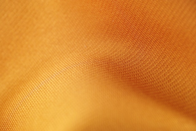 orange textilie